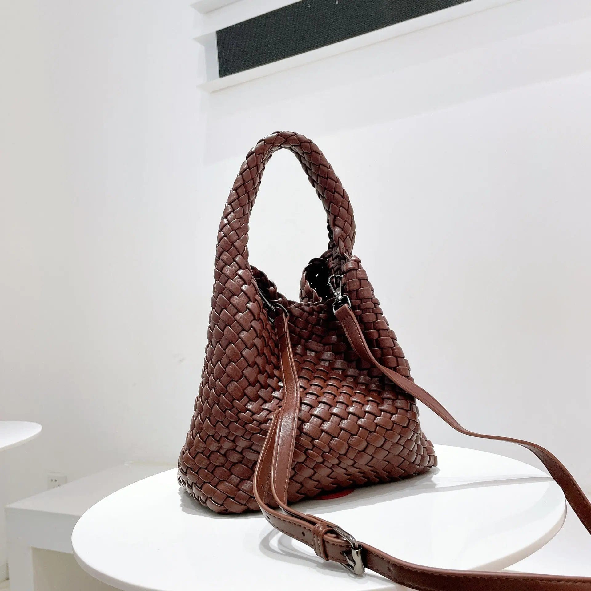 2022 New Korean Online Celebrity Mother-in-law Bag Soft Leather Woven Large-capacity Tote Bag