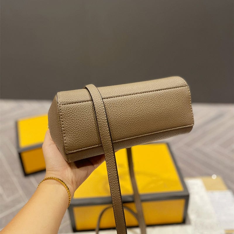2022 Wholesale custom tote bags new designs trending medium top quality handbags for women