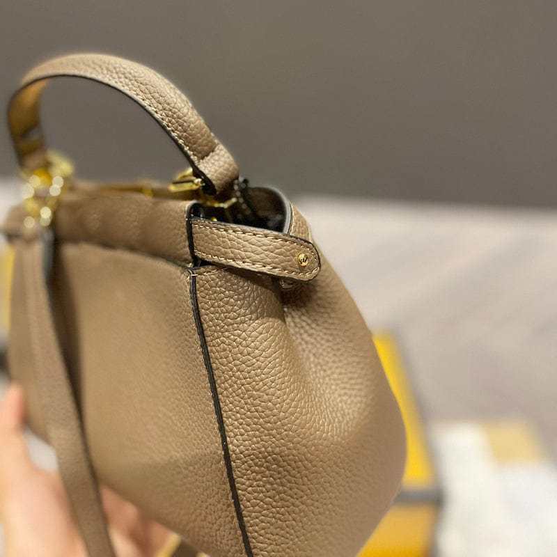 2022 Wholesale custom tote bags new designs trending medium top quality handbags for women