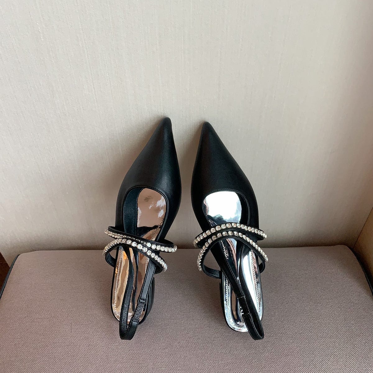 2023 autumn new Anne French drill with pointed toe back empty flat shoes niche Baotou sandals