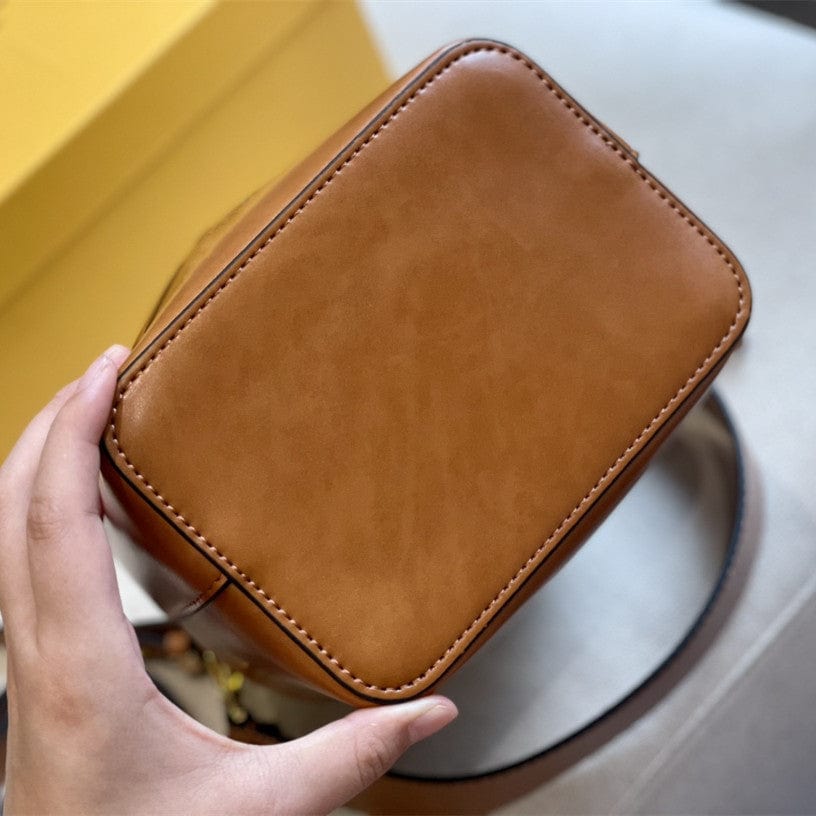 2023 New custom logo designer famous brands large bags summertime leather handbags