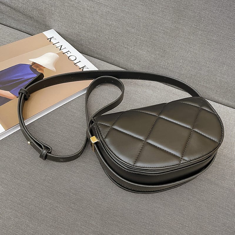 Black Women's Bag 2022 New Niche Design Rhombus Shoulder Mesengers Bag Small Fresh Versatile Semi -Circular Saddle Bag