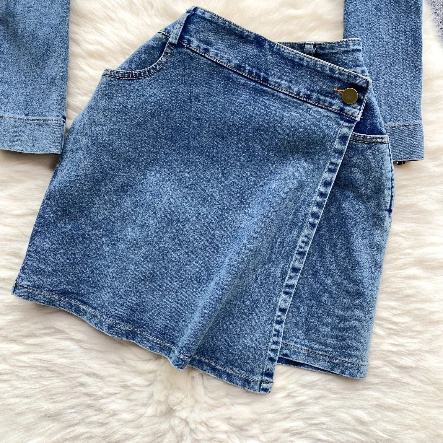 Customized Clothing Oem Factory Women  Jacket Subtle Stretch Denim Fabric With Button Cuffs