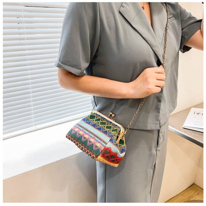Ethnic Boho Women Colorful Shell Clutch Purse Ladies Small Straw Messenger Bag with Chain