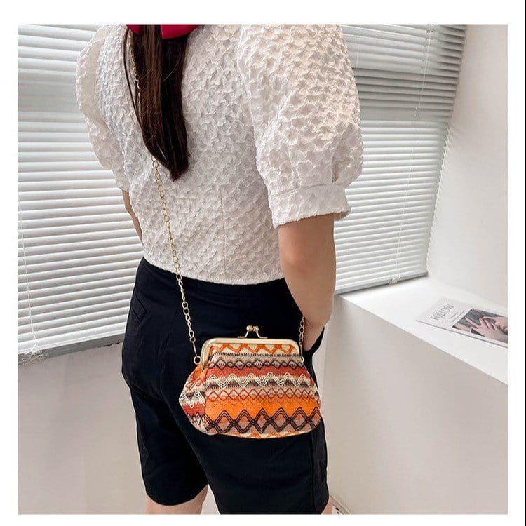 Ethnic Boho Women Colorful Shell Clutch Purse Ladies Small Straw Messenger Bag with Chain