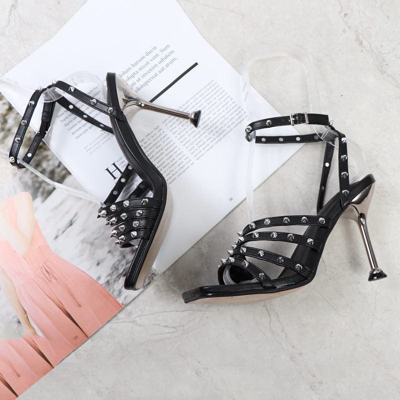 Famous Brand women flat sandals roman rivet sandal luxury designer sandals for women flat