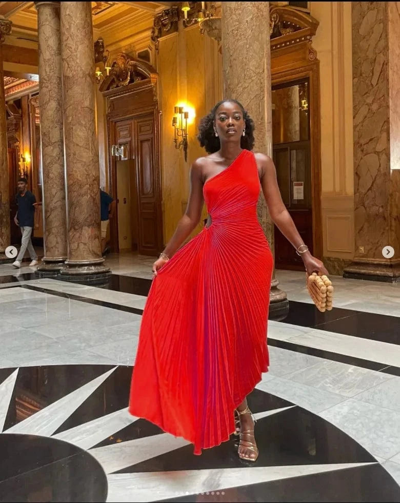 Hot selling ladies elegant party long maxi sexy dress sleeveless one single shoulder pleated women's dresses