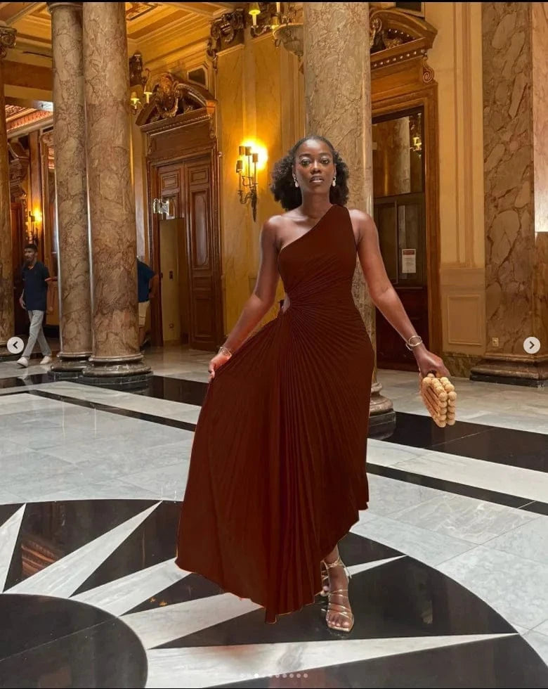 Hot selling ladies elegant party long maxi sexy dress sleeveless one single shoulder pleated women's dresses