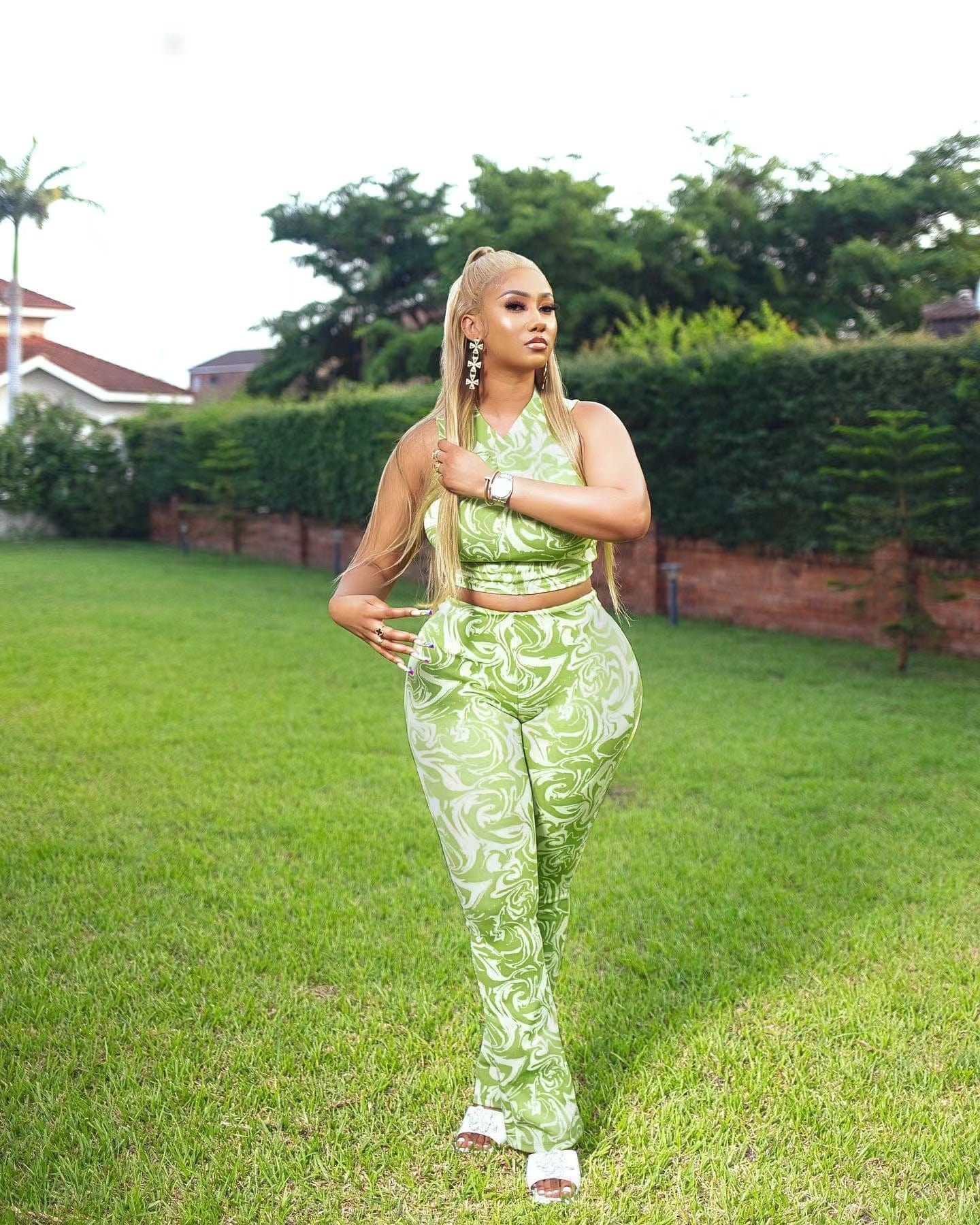 J&H 2023 new arrivals sleeveless green 2 piece pants set summer fashion slim fit sexy outfits for women casual style
