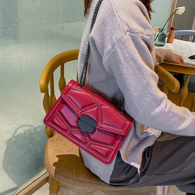 Luxury Rivets Women Handbags Fashion Lock Shoulder Messenger Bag Girls Small Chains Tote Bag New Female Purses