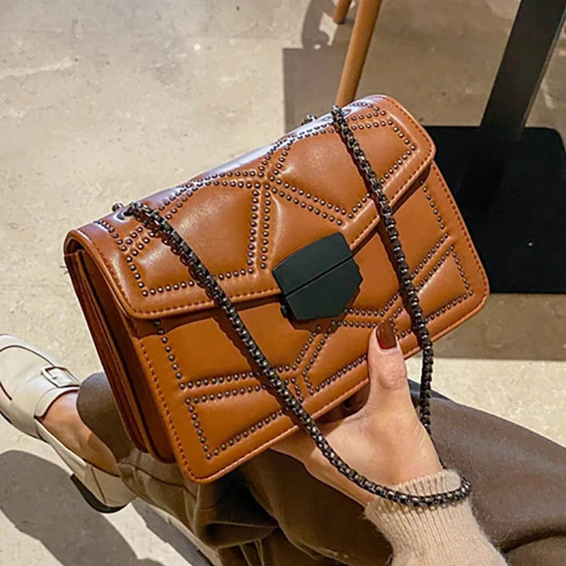 Luxury Rivets Women Handbags Fashion Lock Shoulder Messenger Bag Girls Small Chains Tote Bag New Female Purses