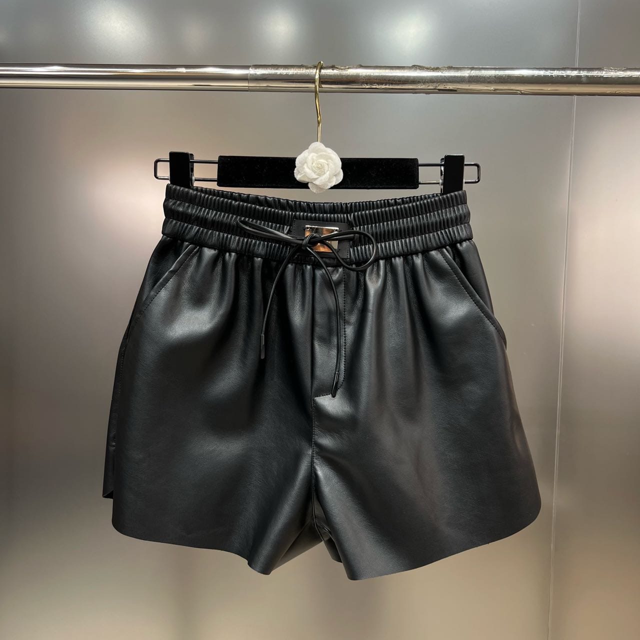M / Black OUDINA Street Fashion Elastic Waist Drawstring Casual Ladies Women Faux PU Leather Shorts