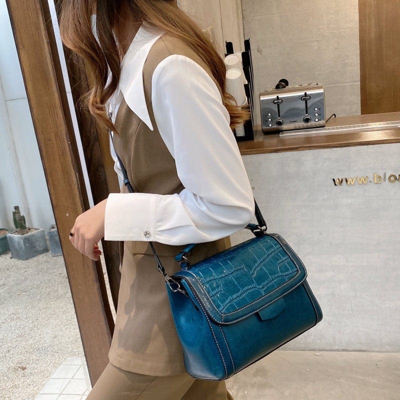 New design cowhide handbag women low moq messenger bag factory custom embossed leather handbag