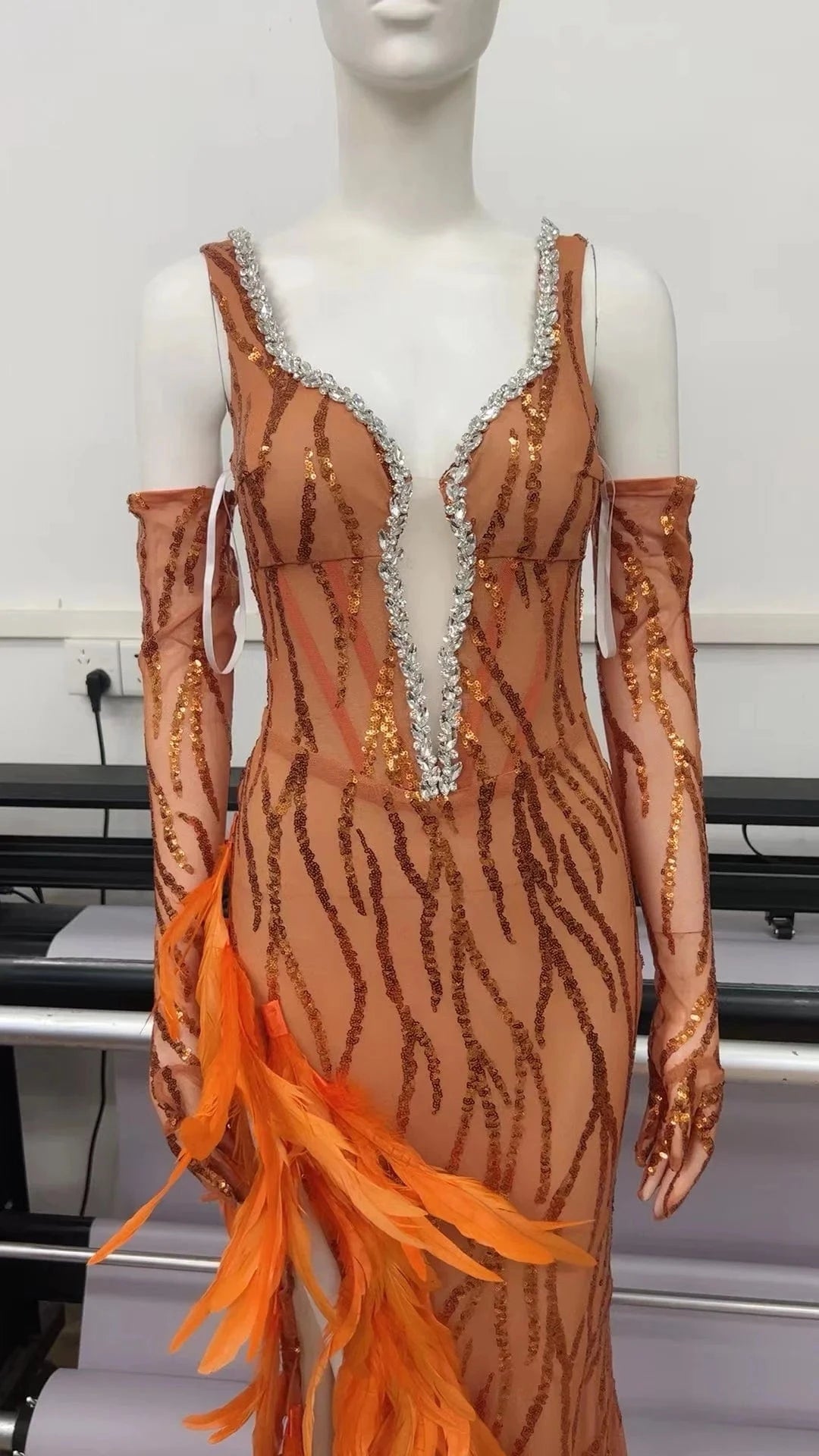 New Design Ladies Orange Elegant Runway Dress Feathers Beading Sexy Maxi Evening Dresses