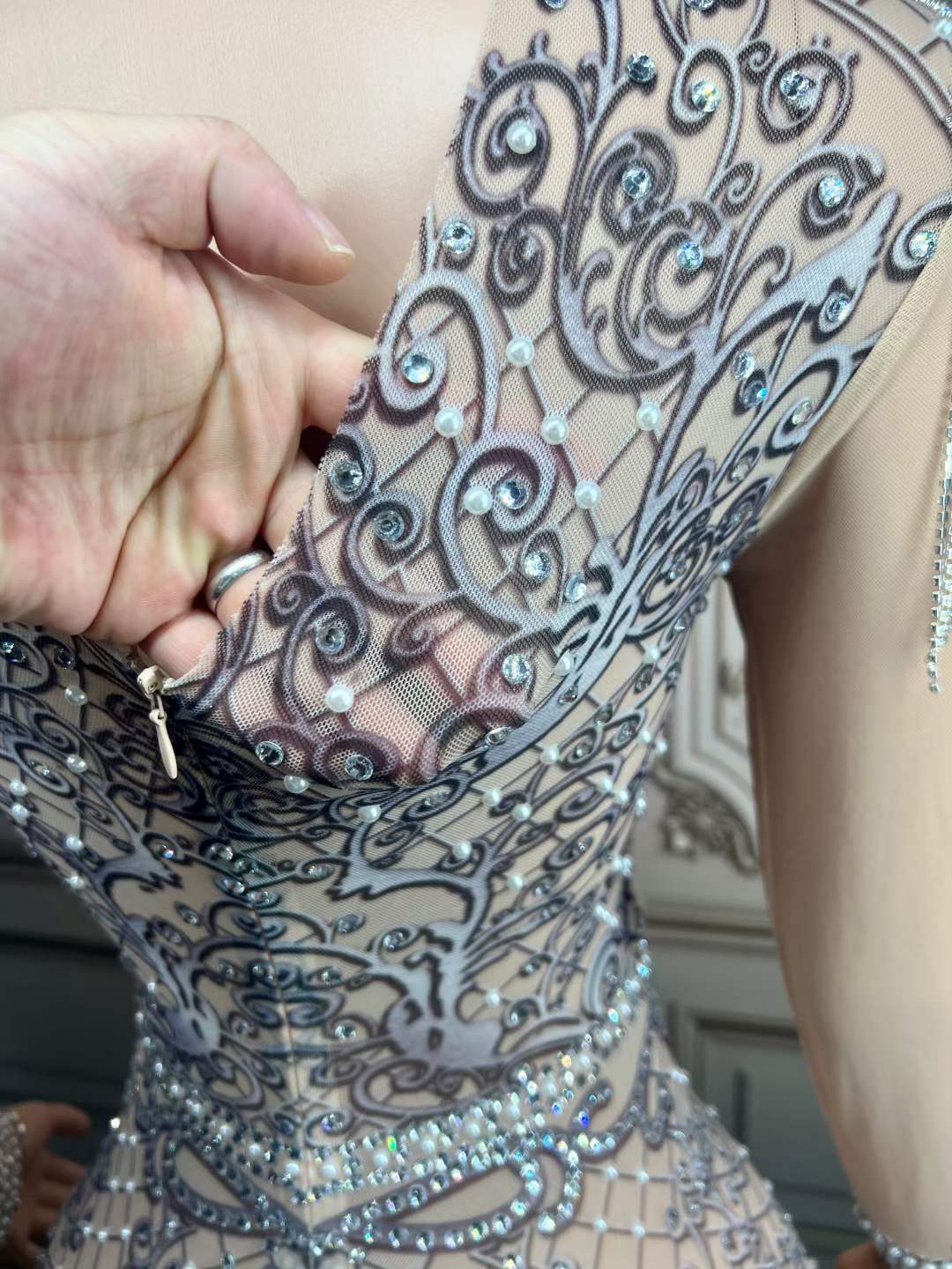 One size / FX220605 slive gray Fashion Clothing Women Tassel Shoulder Wedding Dresses Luxury Pattern Glitter Crystal Pearls Ladies Performance Club Dresses