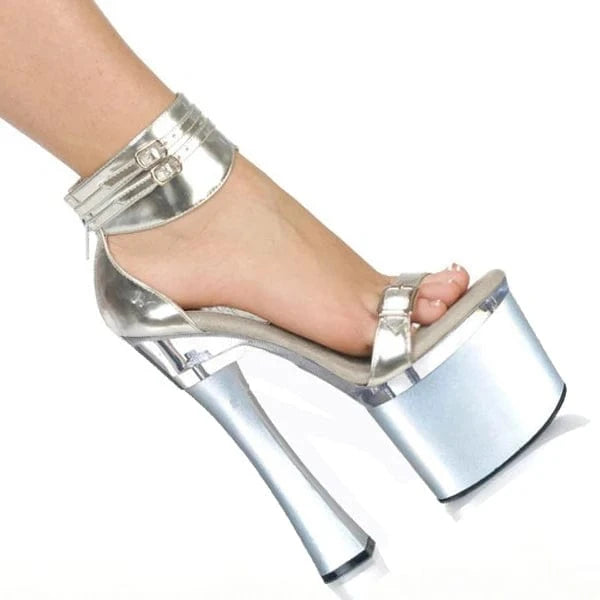 Red peep-toe belt buckle and 15cm stiletto heels are versatile for summer
