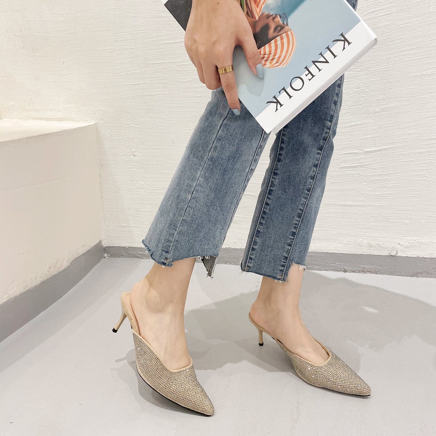 Rivet high-heeled Baotou personalized women's sandals 2023 autumn new stiletto pointed toe outer wear