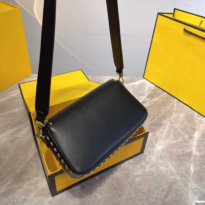 Trendy hot selling tote bags customized with logo name brand wholesale simple handbags