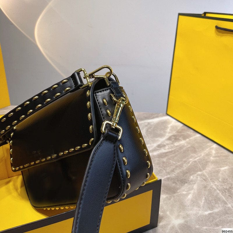 Trendy hot selling tote bags customized with logo name brand wholesale simple handbags