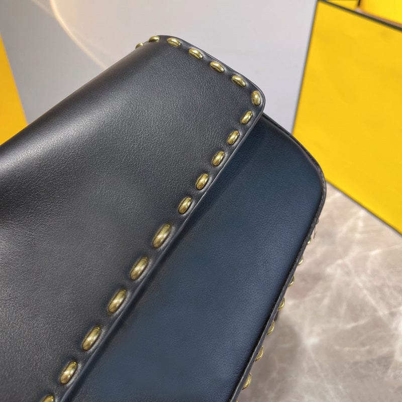 Trendy hot selling tote bags customized with logo name brand wholesale simple handbags