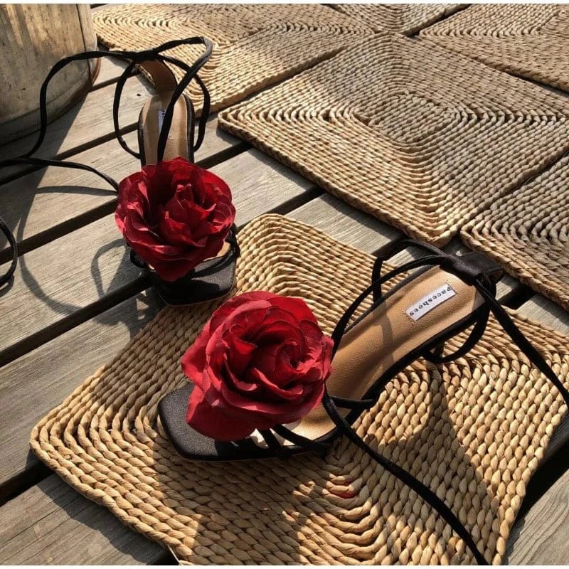 1 Pair Of Simulated Butterfly Decoration Fashion Cute Design Sweet Fresh Literary Ladies Flower Hole Shoes Sandals Accessories - SN Wigs & More