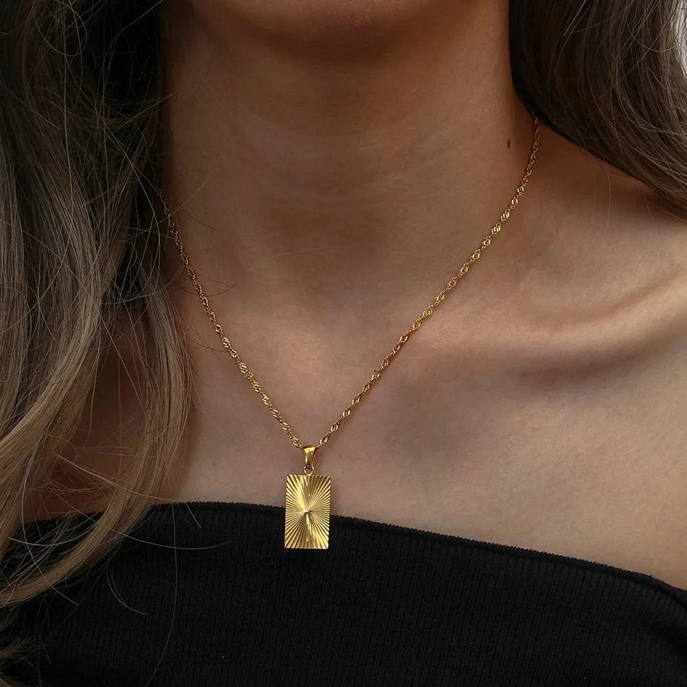 18k Gold Plated Necklace Round Gear Pendant Necklace Heart Necklaces Stainless Steel Gold Wholesale Jewelry