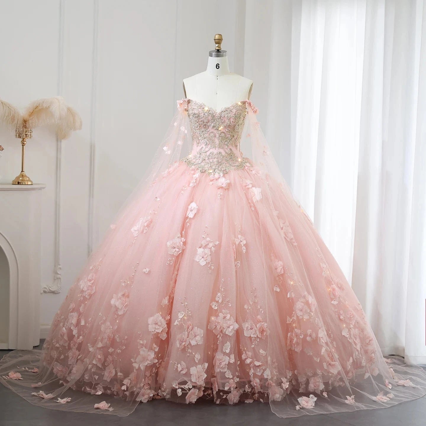 2 / 3 Luxury Ball Gown Emerald Green Prom Quinceanera Dress With Led Light Cape Red 15 Quinceanera Dresses 2024 SZ199-2