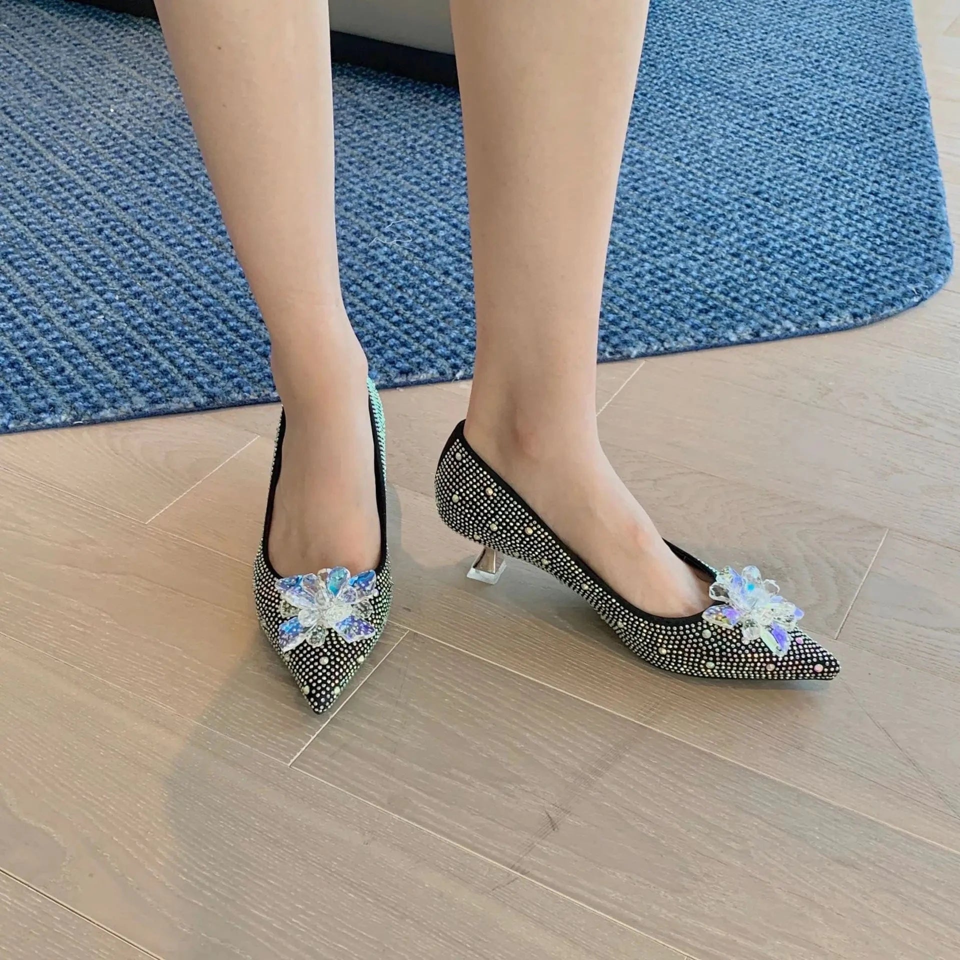 2022 Sexy Female Wedding Banquet Stilettos Pumps Fashion Women Point Toe Crystal Flower Sandals