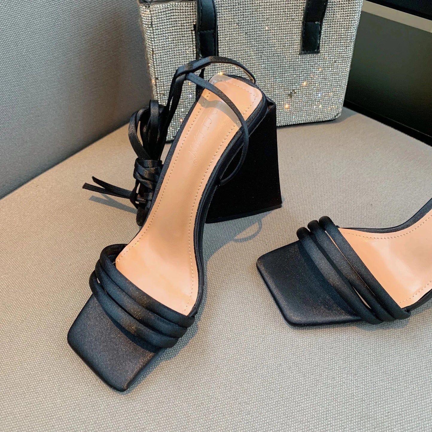 2022 summer new women's shoes triangle chunky high heels 35-42 yards cross strap sandals women