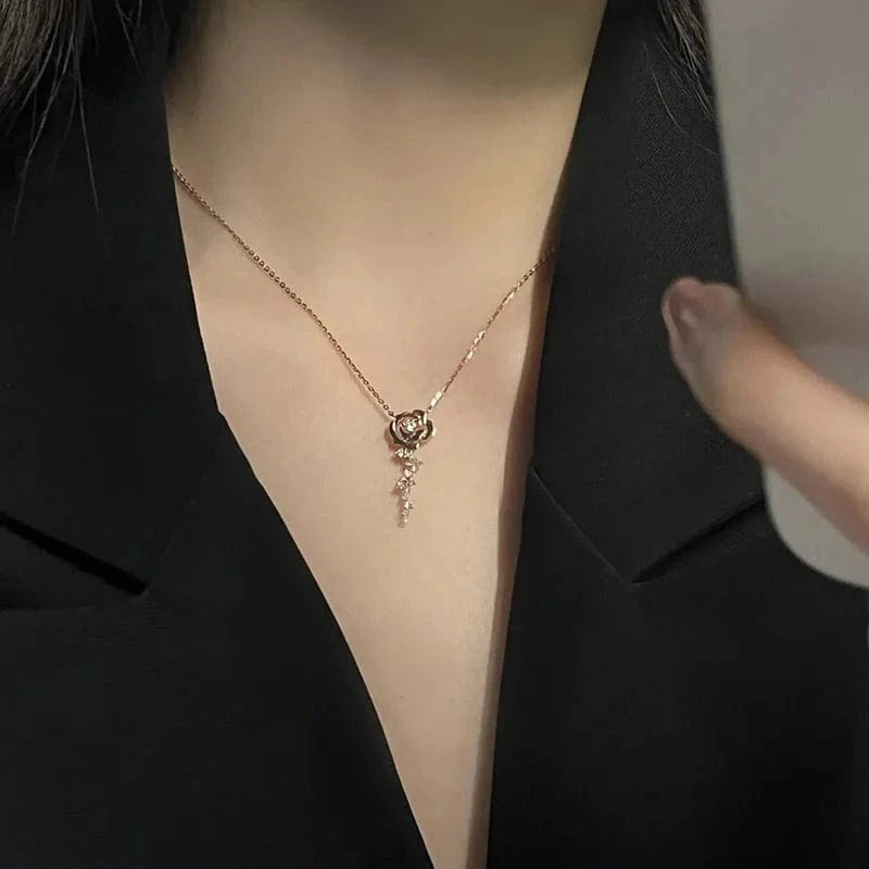 2023 Eternal Rose With Necklace French Retro Dainty Flower Necklace Fashion  Simple Diamond Necklace Jewelry