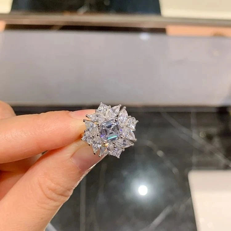 2024 Emerald Diamond Engagement Ring Ring Jewelry Women's S925 Sterling Silver Lady's High Quality Gemstone Zirconia Luxury Brass