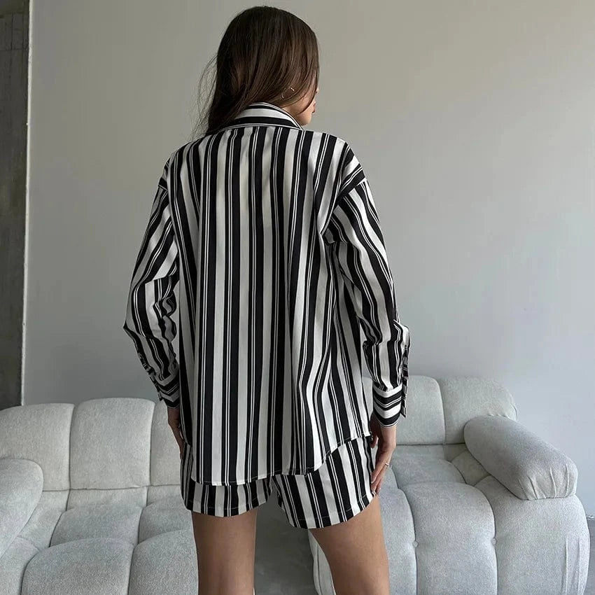 2024 Ice Silk Cool Stripe Long sleeved Shorts Two Piece Set Thin Summer European and American Women's Home Fury Outwear