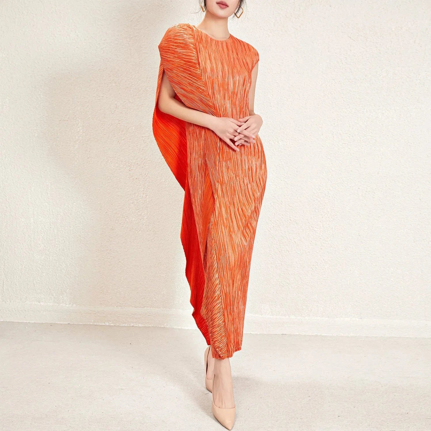 2024 Miyake Pleated Dress Solid Color Elegant Belt Design Dress Round Neck Streamer Women's Casual Style Dress