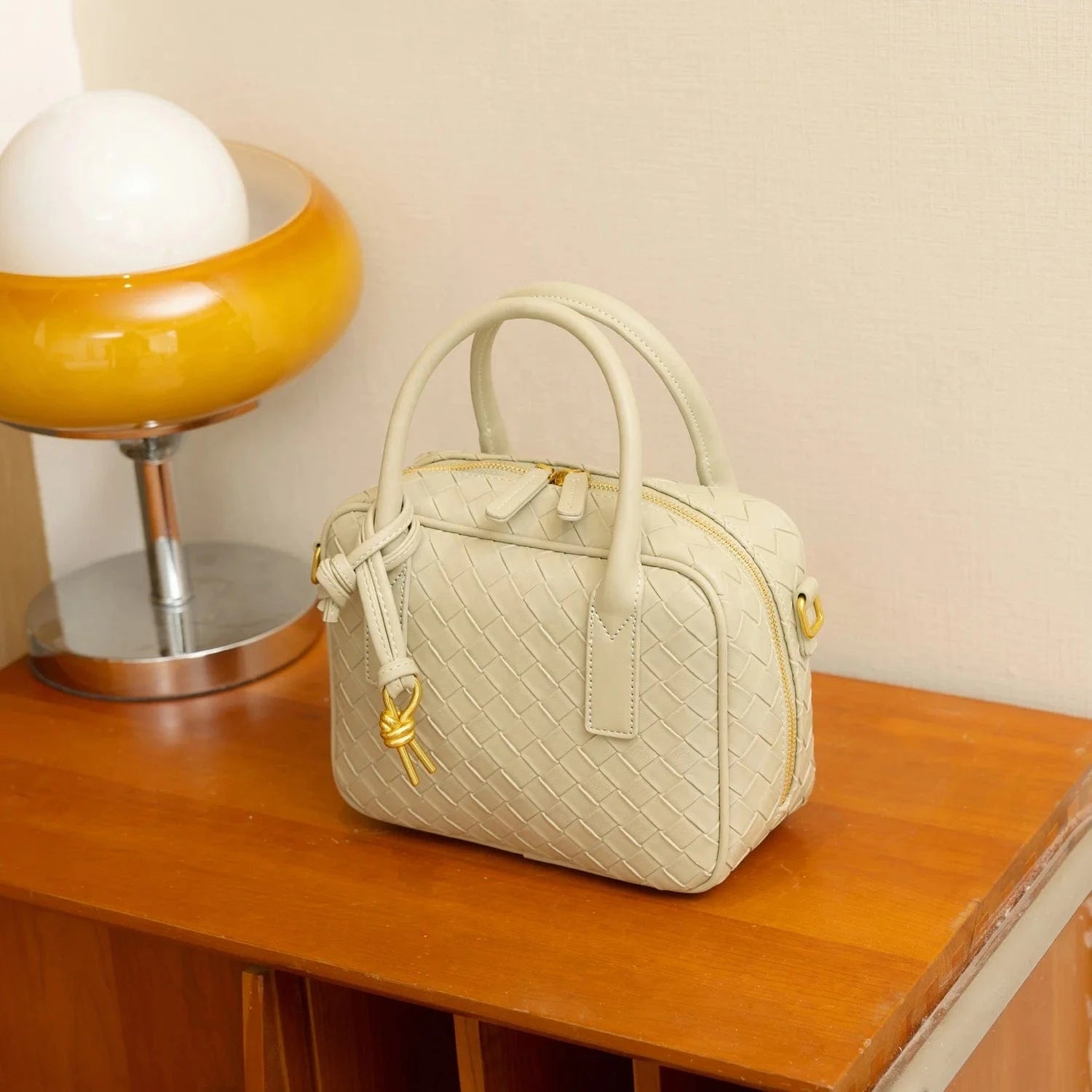 2024 New Europe and the United States retro braided bag high quality French ladies handbags fashion trend shoulder crossbody bag
