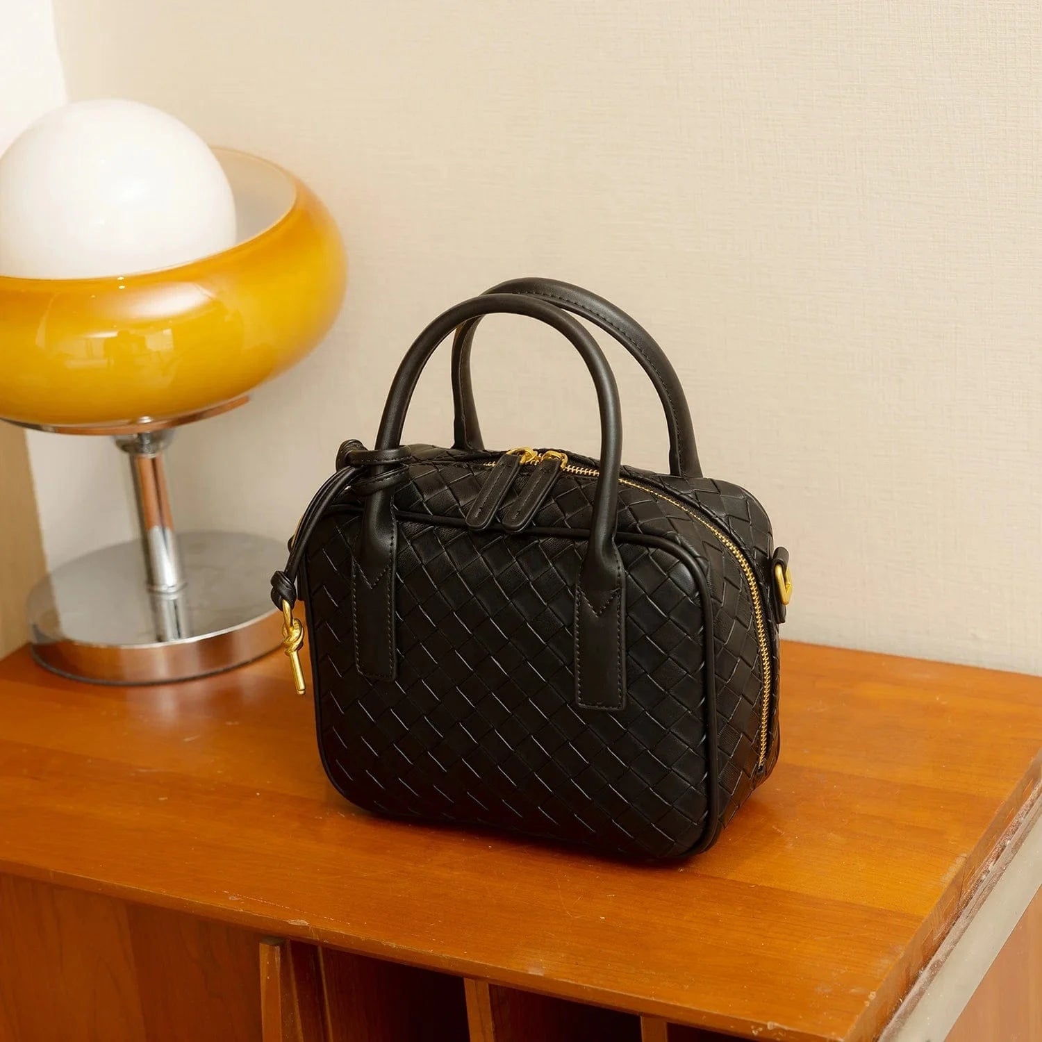 2024 New Europe and the United States retro braided bag high quality French ladies handbags fashion trend shoulder crossbody bag