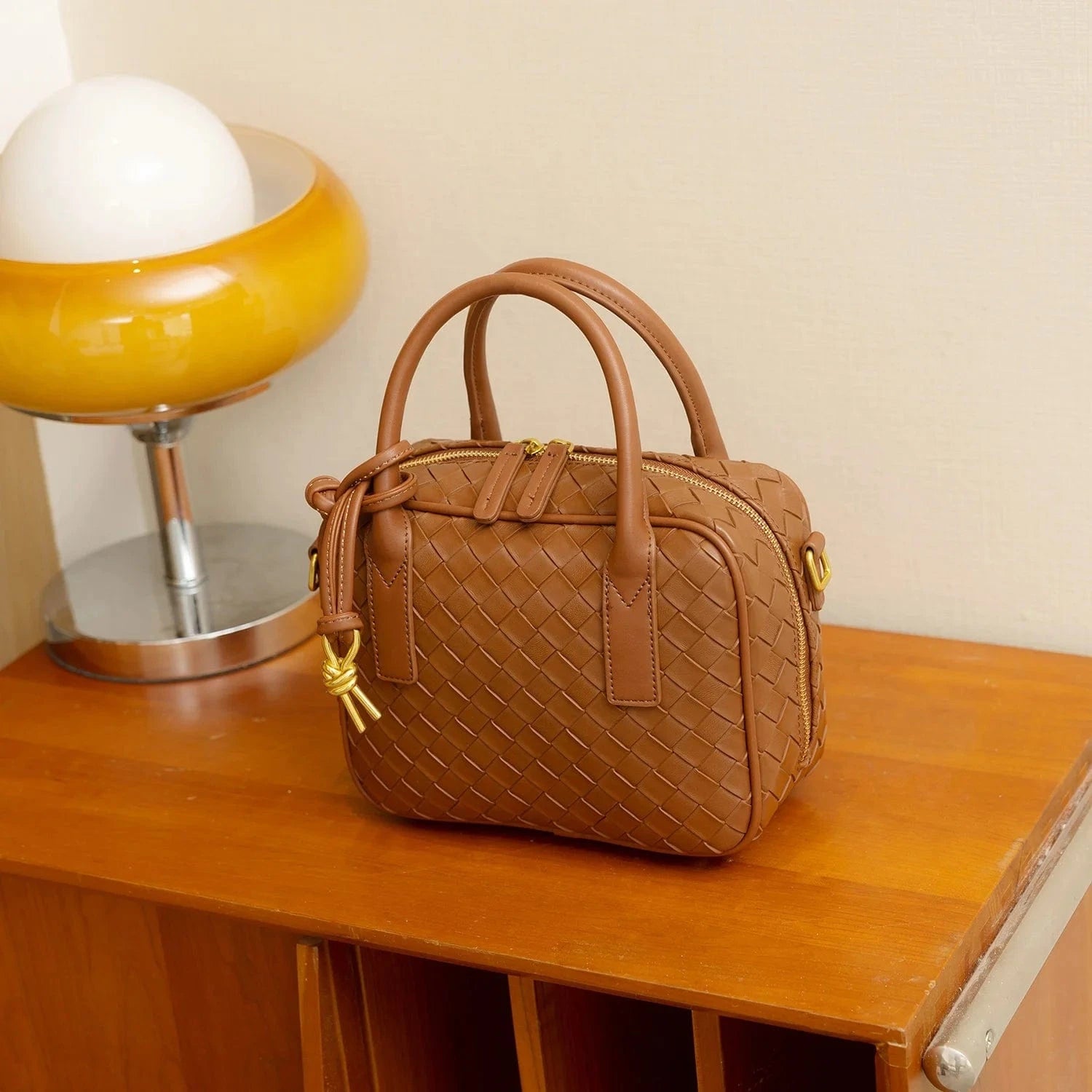 2024 New Europe and the United States retro braided bag high quality French ladies handbags fashion trend shoulder crossbody bag