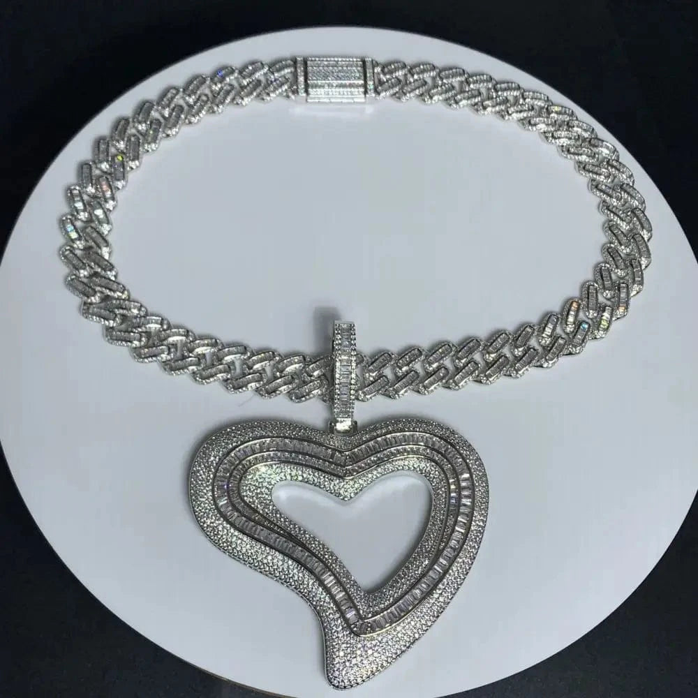 2024 New Iced Out Bling 5a CZ Valentine's Day Gift Jewelry Luxury Girlfriend Gift Cuban Chain Big Size Heart Pendant  Necklace
