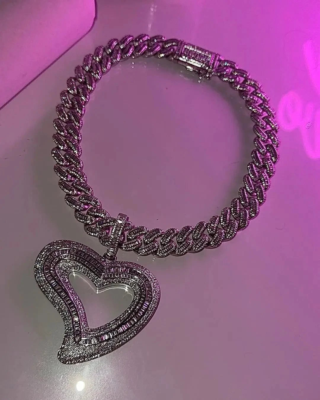 2024 New Iced Out Bling 5a CZ Valentine's Day Gift Jewelry Luxury Girlfriend Gift Cuban Chain Big Size Heart Pendant  Necklace
