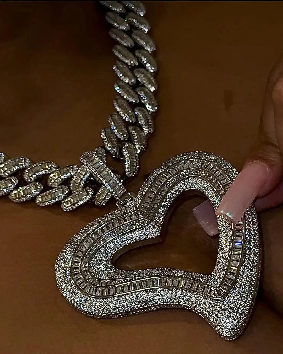 2024 New Iced Out Bling 5a CZ Valentine's Day Gift Jewelry Luxury Girlfriend Gift Cuban Chain Big Size Heart Pendant  Necklace