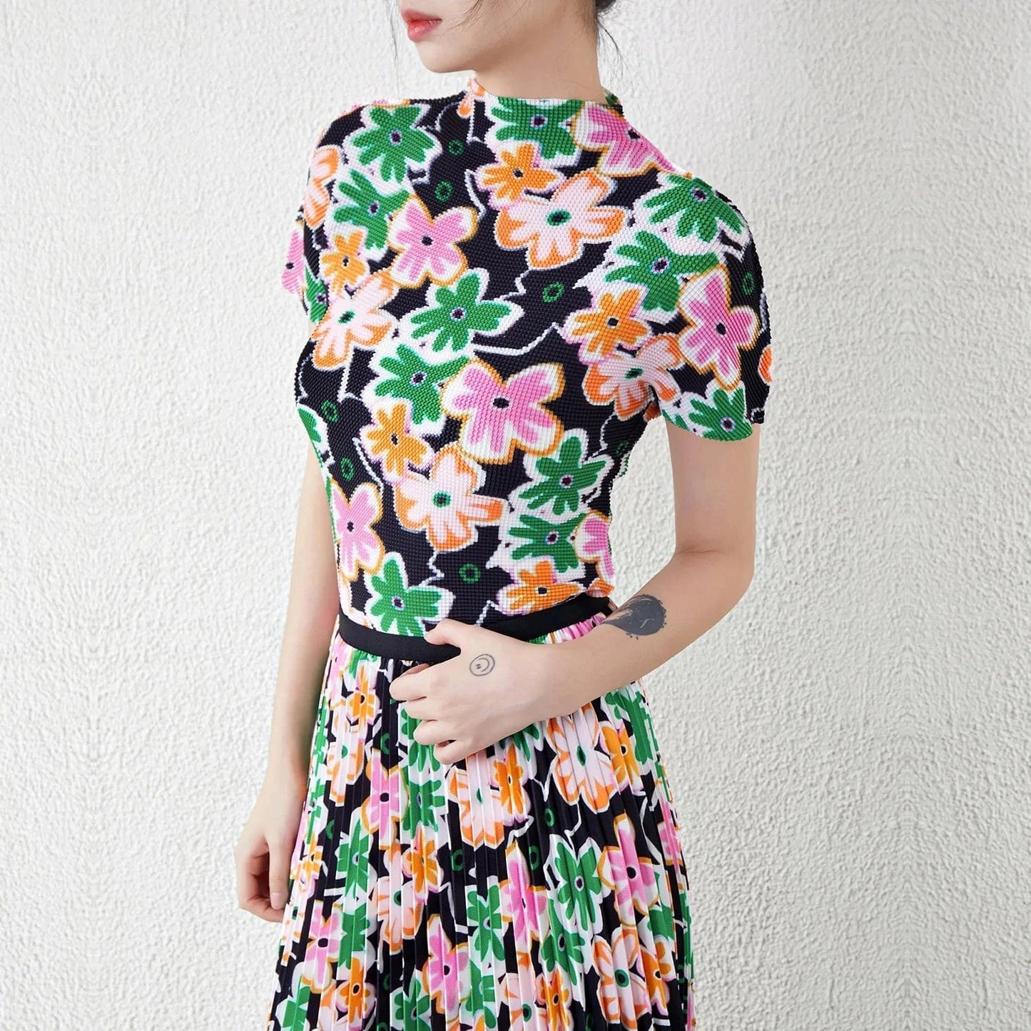 2024 Women's Hot Selling Printed Pleated Short Sleeve T-Shirt Women's Two-Piece Set Miyake Pleated Skirt Set