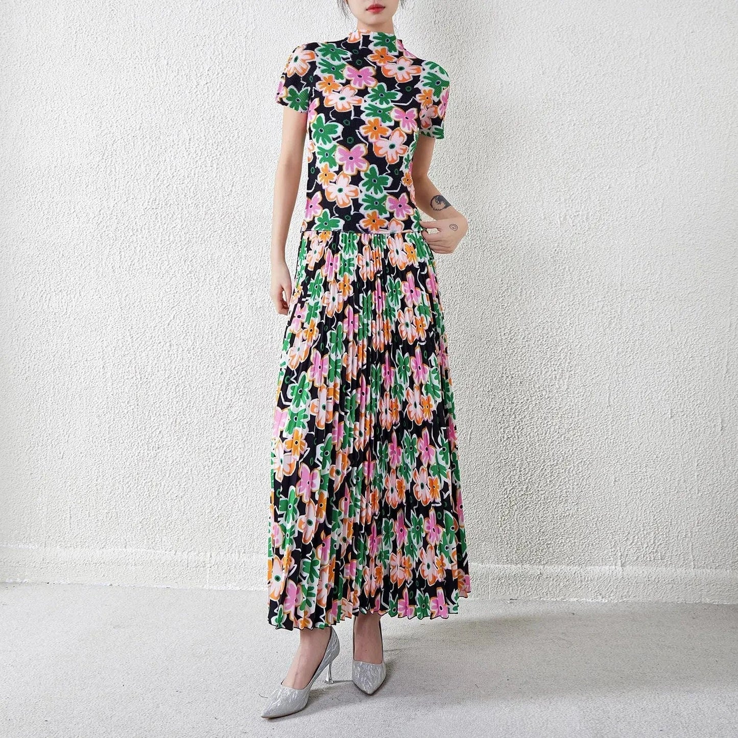 2024 Women's Hot Selling Printed Pleated Short Sleeve T-Shirt Women's Two-Piece Set Miyake Pleated Skirt Set