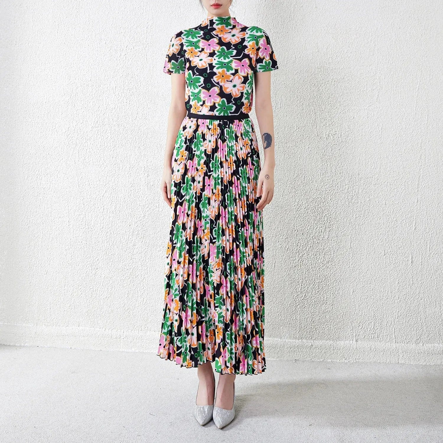 2024 Women's Hot Selling Printed Pleated Short Sleeve T-Shirt Women's Two-Piece Set Miyake Pleated Skirt Set
