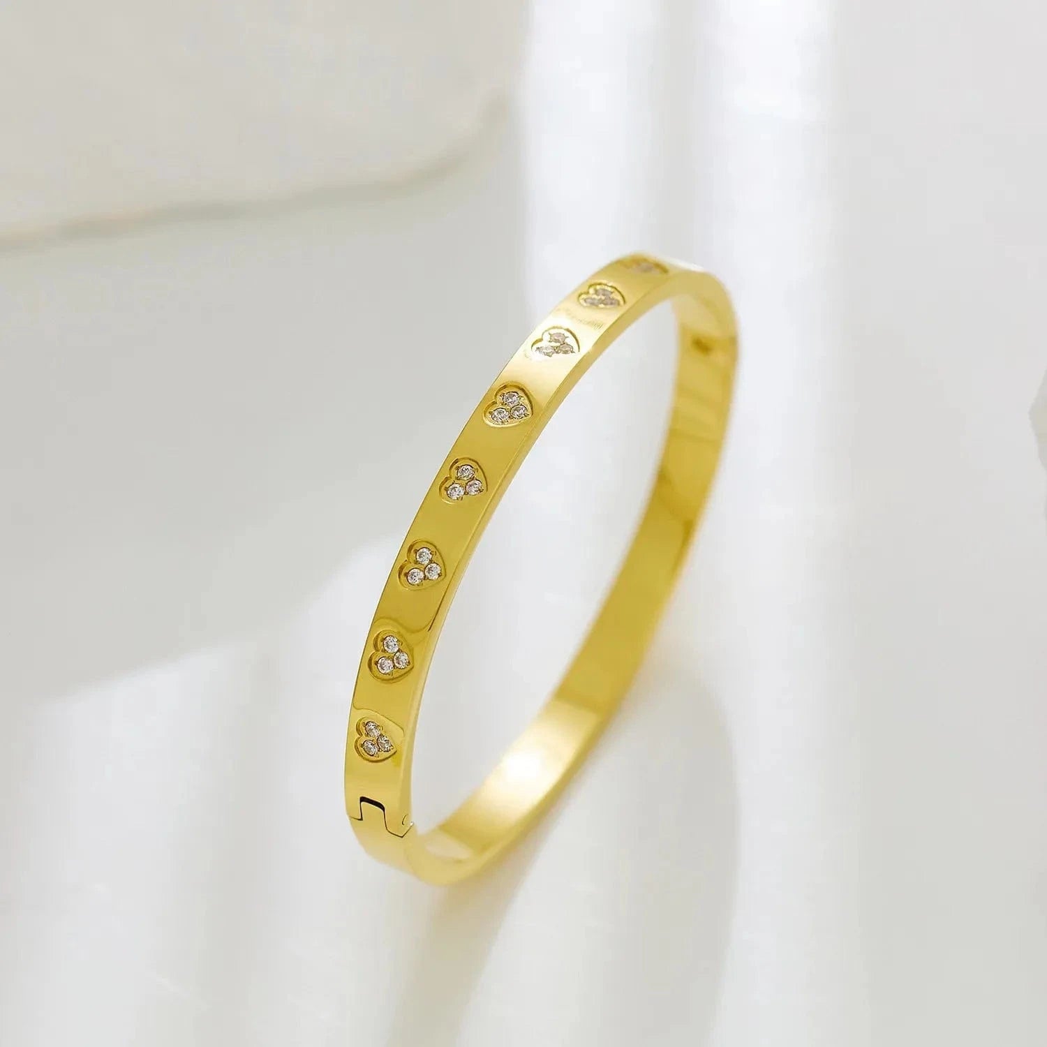 2024 Zircon of heart Bracelet Titanium Steel Designer Bangles Handmade Chic Elegant Statement Jewelry Gifts For Women Ladies