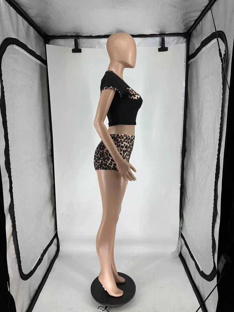 2025 Summer Women 2 Piece Outfits Leopard Print Round Neck Pocket Crop Tops and Mini Shorts Set Hot Girl Casual Sexy Suit