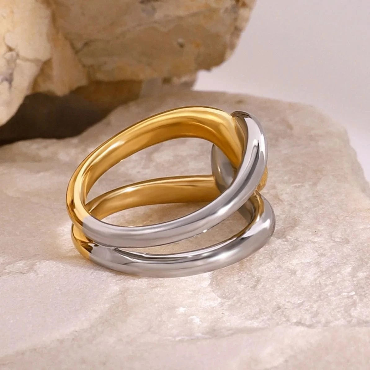 7 / R2469 R2469 18K Gold PVD Plated Stainless Steel Ring Men Women Two Tone Color Matching Irregular Winding Ring No. 7