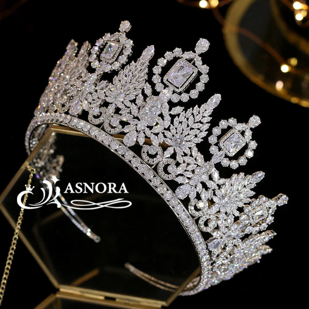 Elegant Vintage Crystal Crown With Pearl Trim For Women