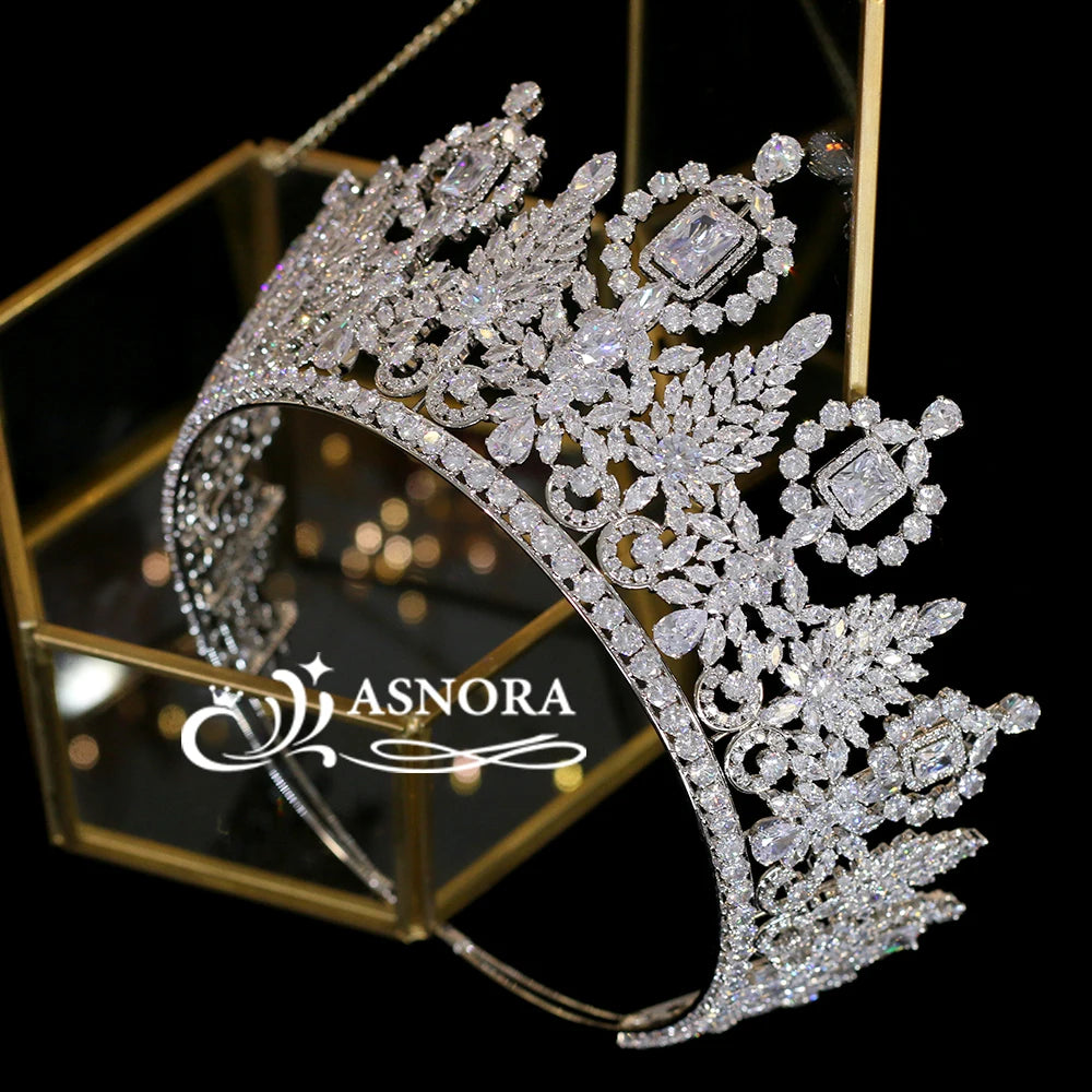 Elegant Vintage Crystal Crown With Pearl Trim For Women