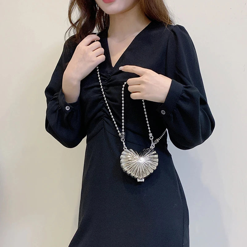 Elegant Heart Charm Metal Chain Mini Shell Bag for Women