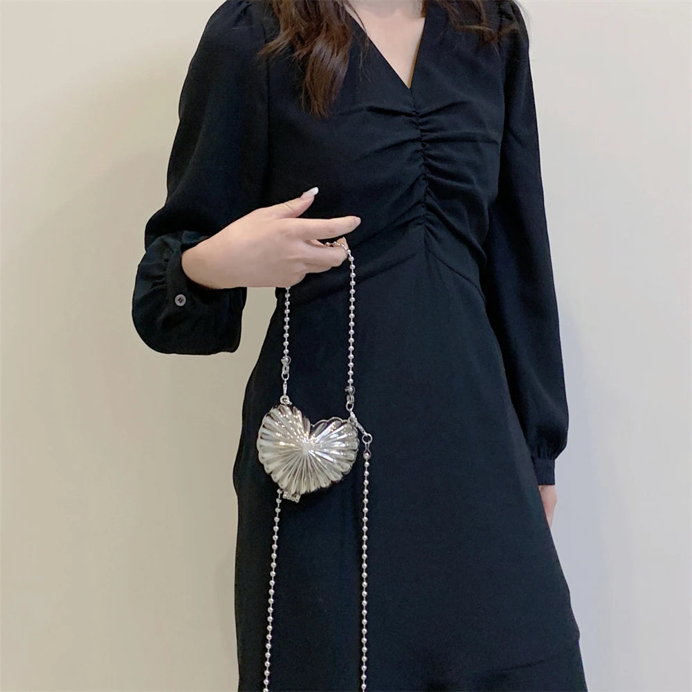 Elegant Heart Charm Metal Chain Mini Shell Bag for Women