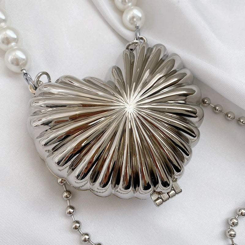Elegant Heart Charm Metal Chain Mini Shell Bag for Women